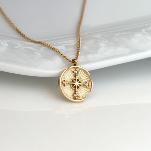 Naszyjnik stal chirurgiczna złoty cztery strony świata cyrkonie